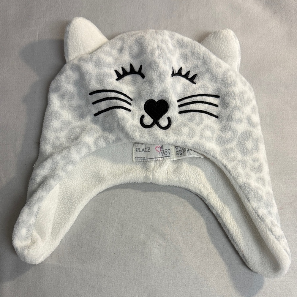⭐️ Place - Cozy White Cat Ear Hat for Kids